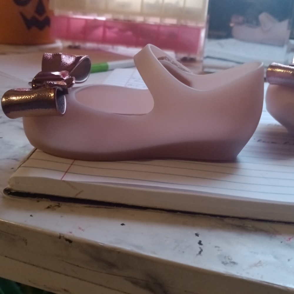 Shoes - Picture 4 of 7